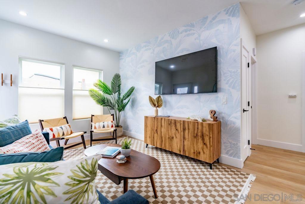 Residential Lease for rent at 725 Pennsylvania Ave 727-1, San Diego CA featuring 2 beds and 1 bath