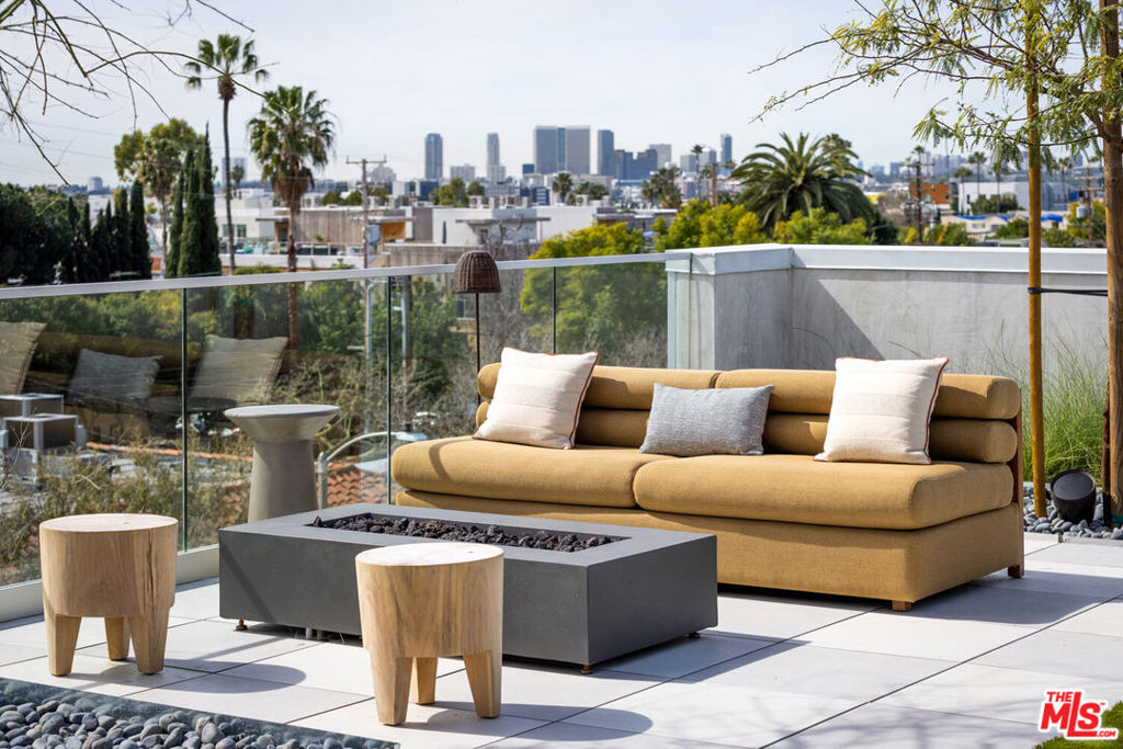 Residential Lease for rent at 7617 Santa Monica Boulevard 220, West Hollywood, Los Angeles County CA and 1 bath