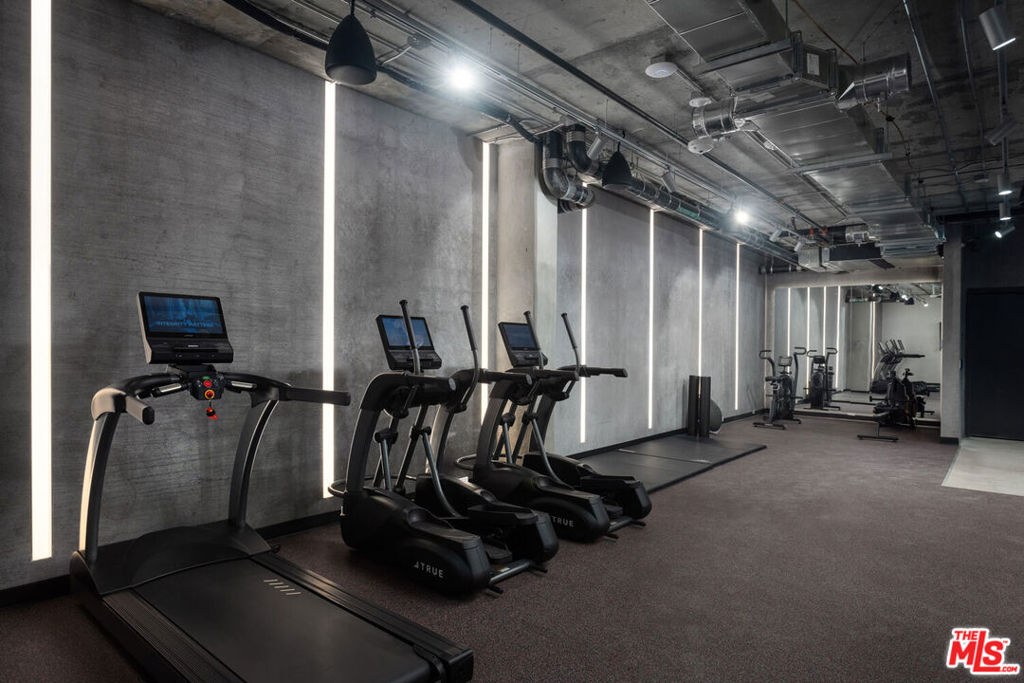 Residential Lease for rent at 7617 Santa Monica Boulevard 311, West Hollywood, Los Angeles County CA featuring 1 bed and 1 bath