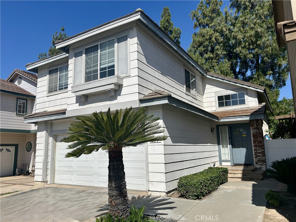 Single Family Residence for rent at 864 Bramble, Corona, CA featuring 3 beds and 3 baths