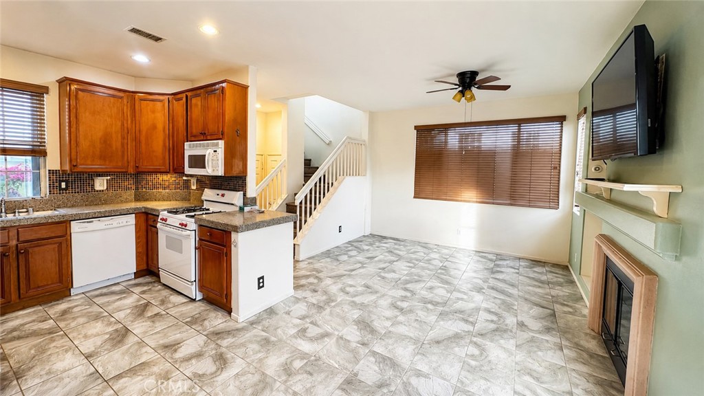 Residential Lease for rent at 148 Seacountry, Rancho Santa Margarita, Orange County, CA featuring 2 beds and 3 baths