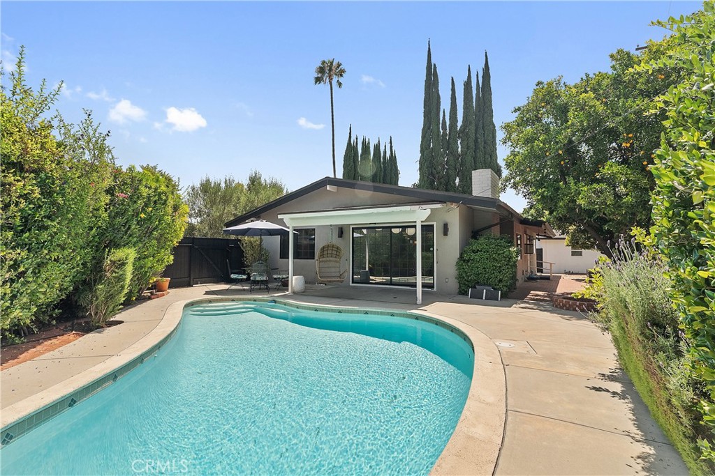 Residential Lease for rent at 5650 Maynard, Los Angeles, Los Angeles County CA featuring 4 beds and 2 baths