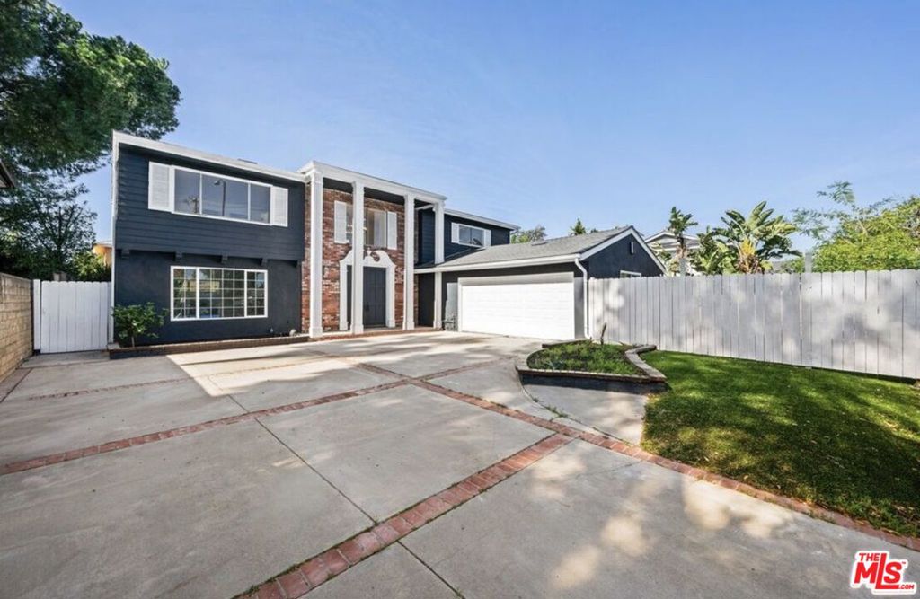 Residential Lease for rent at 6257 Lindley Avenue, Los Angeles, Los Angeles County CA featuring 3 beds and 3 baths