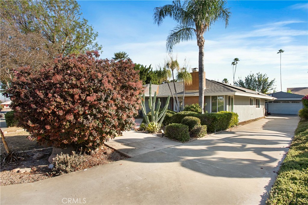 Single Family Residence for rent at 1185 La Subida Court, Riverside, CA featuring 3 beds and 2 baths
