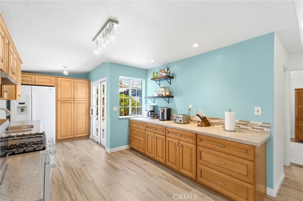 Residential Lease for rent at 142 E Glaucus St, Encinitas, San Diego County CA featuring 2 beds and 2 baths