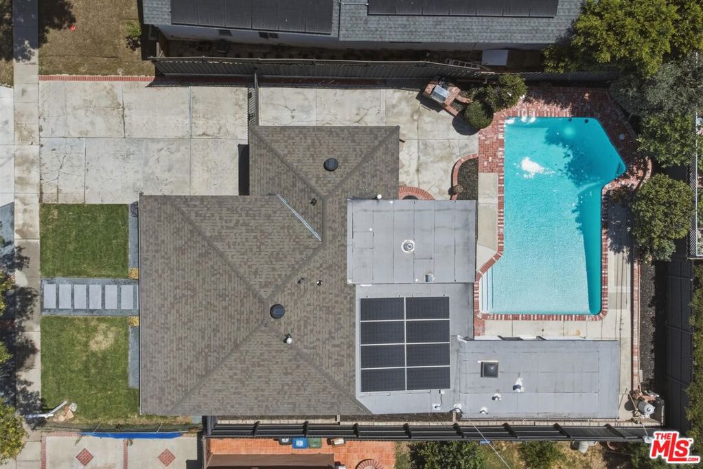 Residential for sale at 5847 Texhoma Avenue, Los Angeles CA featuring 3 beds and 2 baths