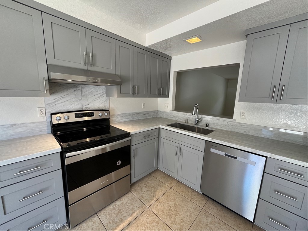 Residential Lease for rent at 25885 Trabuco Road 97, Lake Forest, Orange CA featuring 2 beds and 2 baths