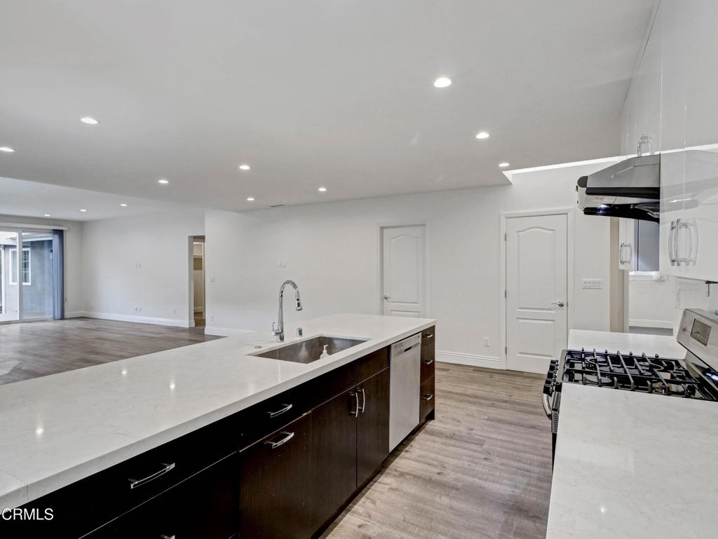 Residential Lease for rent at 4814 Viro Road, La Canada Flintridge, Los Angeles County, CA featuring 4 beds and 3 baths
