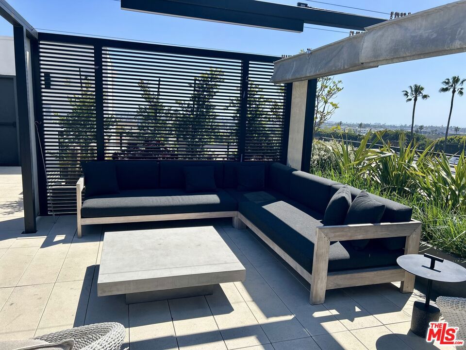 Residential Lease for rent at 12431 Rochester Avenue 111, Los Angeles, Los Angeles County CA featuring 2 beds and 3 baths
