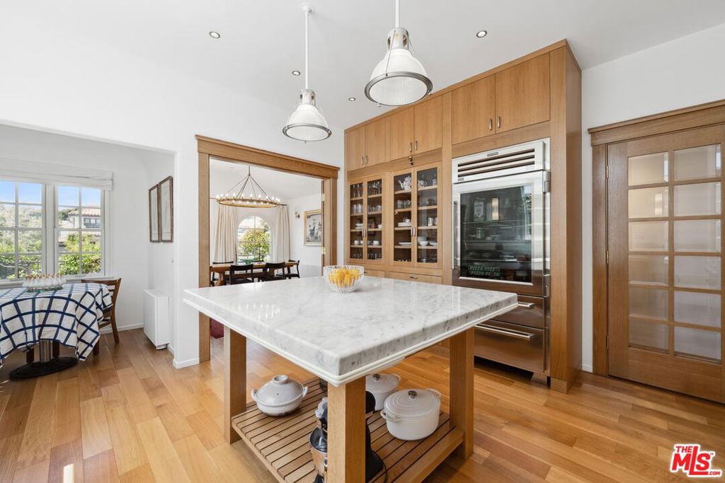 Residential Lease for rent at 1025 25th Street, Santa Monica, Los Angeles County CA featuring 3 beds and 3 baths