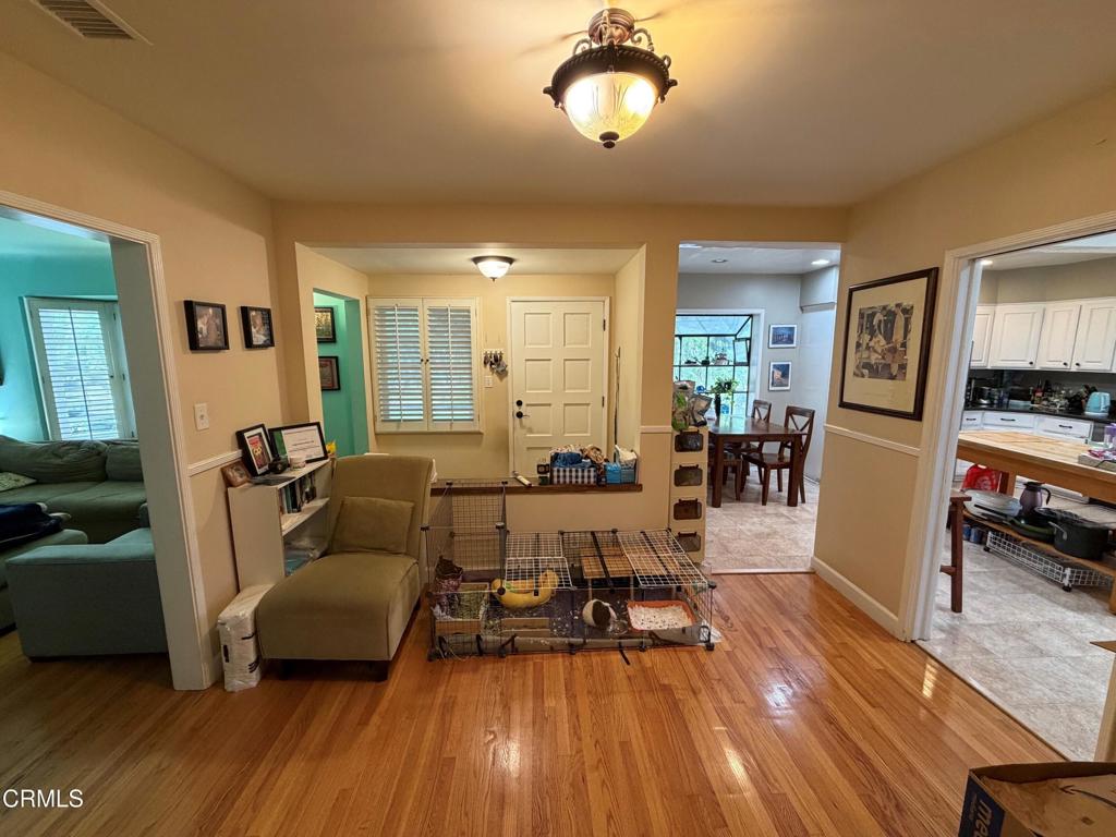 Residential Lease for rent at 4943 Collis Avenue, South Pasadena, Los Angeles County CA featuring 3 beds and 2 baths