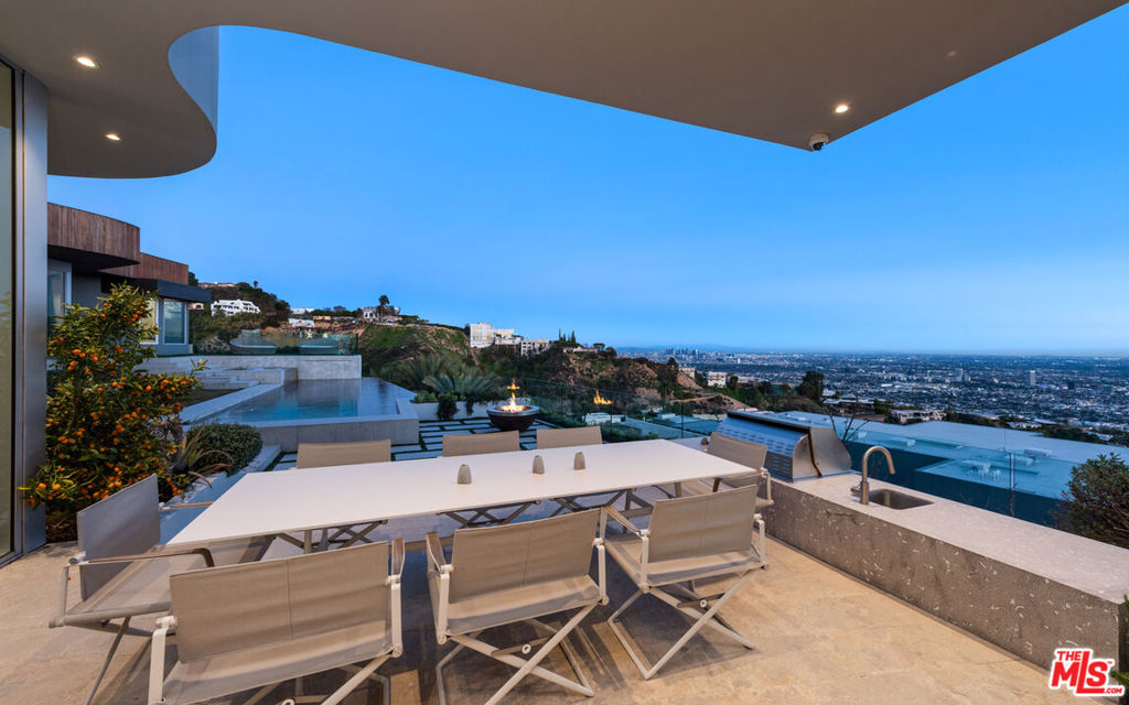 Residential Lease for rent at 9305 Nightingale Drive, West Hollywood, Los Angeles County CA featuring 5 beds and 5 baths