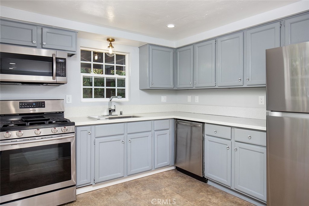 Residential Lease for rent at 487 Sturtevant Drive, Sierra Madre, Los Angeles County CA featuring 2 beds and 1 bath