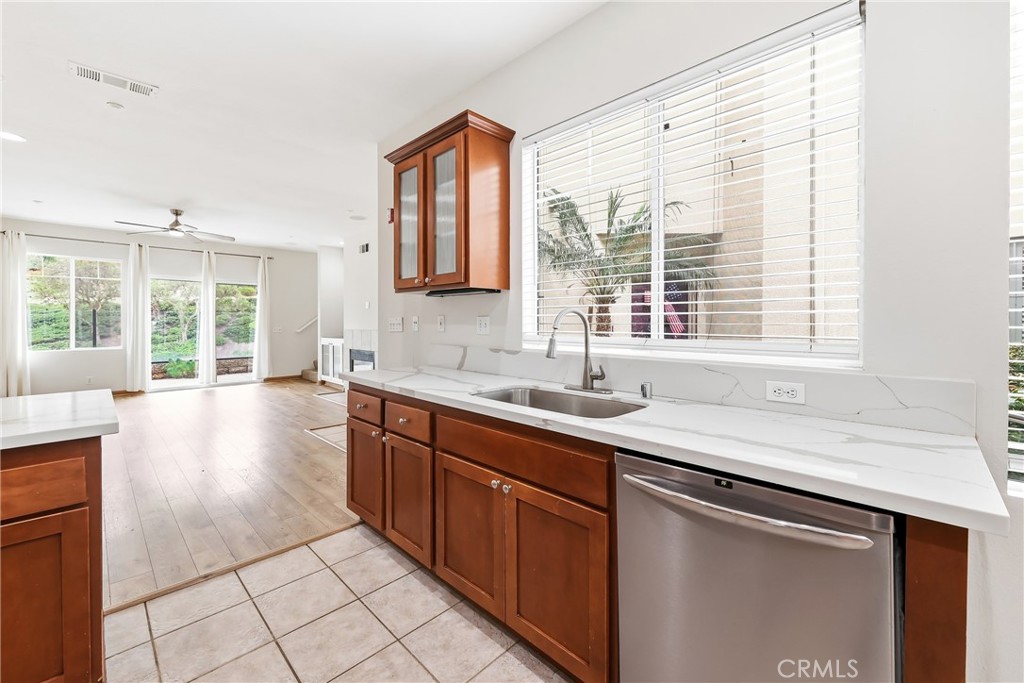 Residential Lease for rent at 40 Bryce, Aliso Viejo, Orange County, CA featuring 2 beds and 3 baths