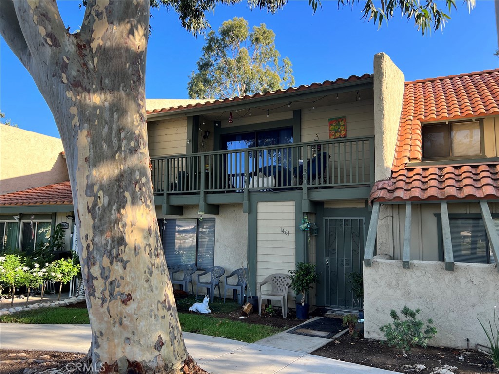 Condominium for rent at 1464 Camelot Drive, Corona, CA featuring 3 beds and 3 baths