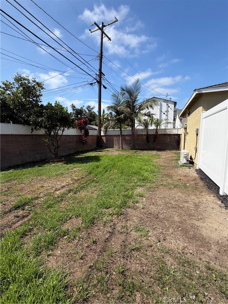 Residential Lease for rent at 8602 Springer, Downey, Los Angeles County CA featuring 3 beds and 1 bath