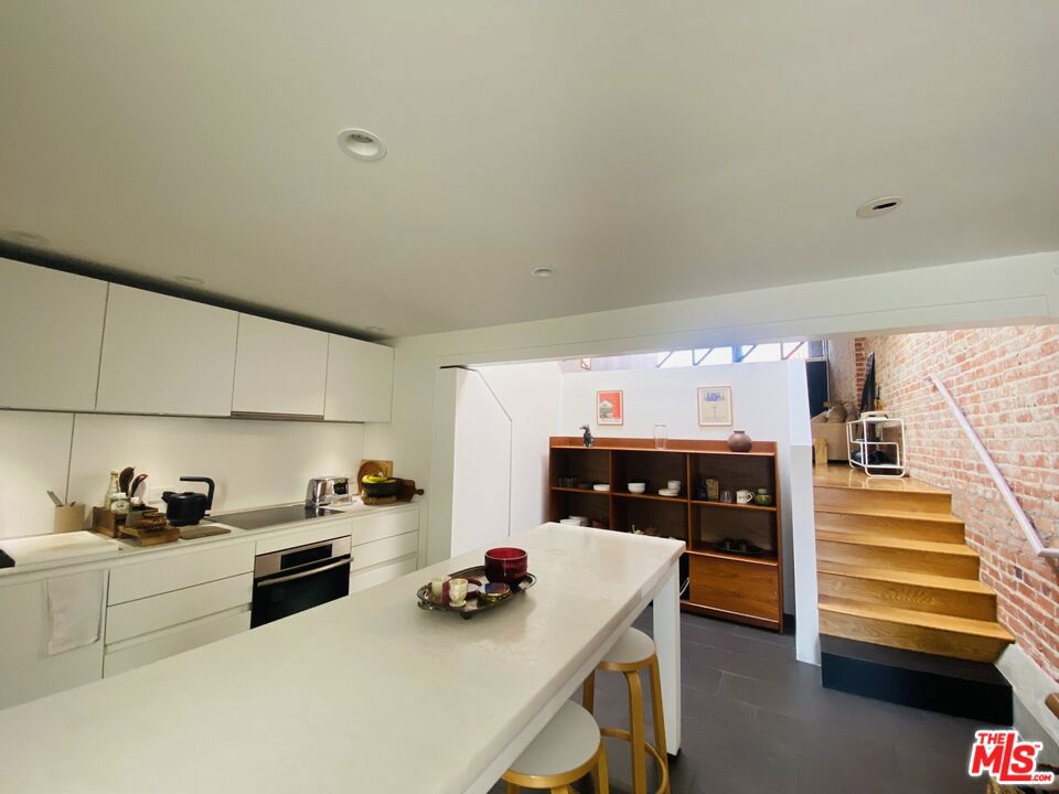 Residential Lease for rent at 1312 Pacific Avenue, Los Angeles, Los Angeles County CA and 1 bath