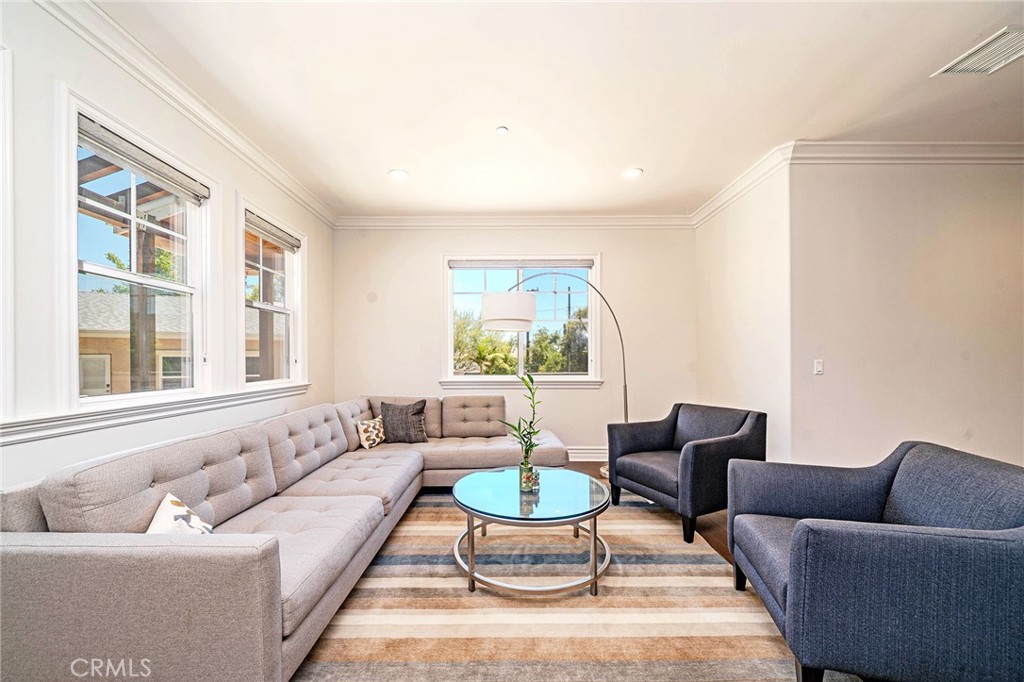 Residential Lease for rent at 1217 Olive, La Canada Flintridge, Los Angeles County CA featuring 4 beds and 5 baths