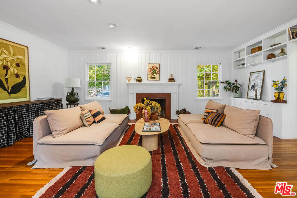 Active for sale at Toluca Lake, CA, Toluca Lake, CA CA and 2 baths