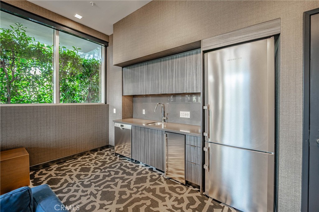 Residential Lease for rent at 1050 S Grand 1003, Los Angeles, Los Angeles County CA featuring 2 beds and 2 baths