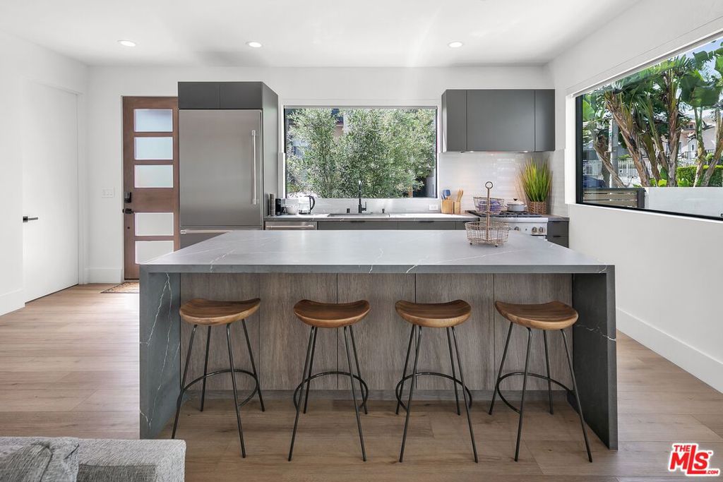 Residential Lease for rent at 1236 N Spaulding Avenue 3, West Hollywood, Los Angeles County CA featuring 2 beds and 3 baths