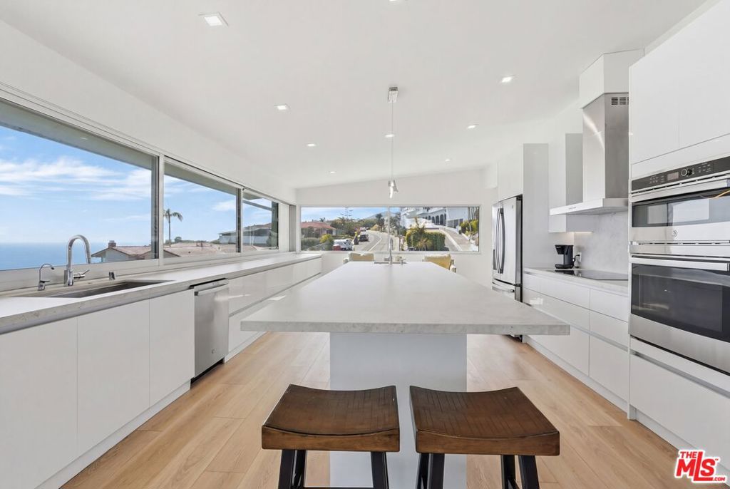 Residential Lease for rent at 18109 Coastline Drive, Malibu, Los Angeles County CA featuring 6 beds and 5 baths
