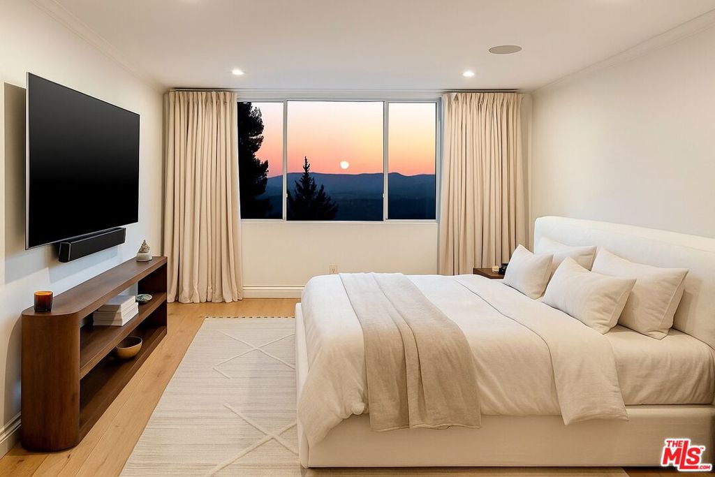 Condominium for sale at 2385 Roscomare Road D3, Los Angeles, CA featuring 2 beds and 2 baths