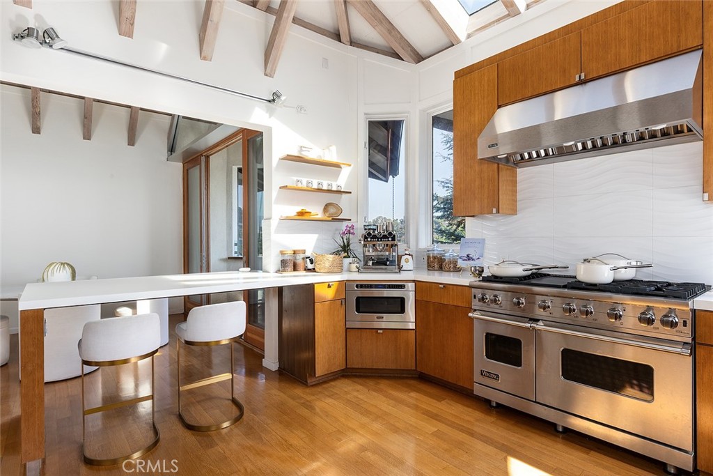 Residential Lease for rent at 1954 Redesdale, Los Angeles, Los Angeles County CA featuring 5 beds and 4 baths