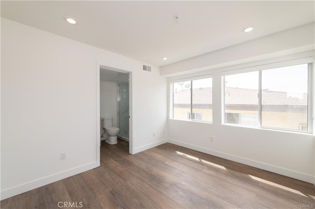 Residential Lease for rent at 1245 N New Hampshire Ave #8, Los Angeles, Los Angeles County CA featuring 3 beds and 4 baths