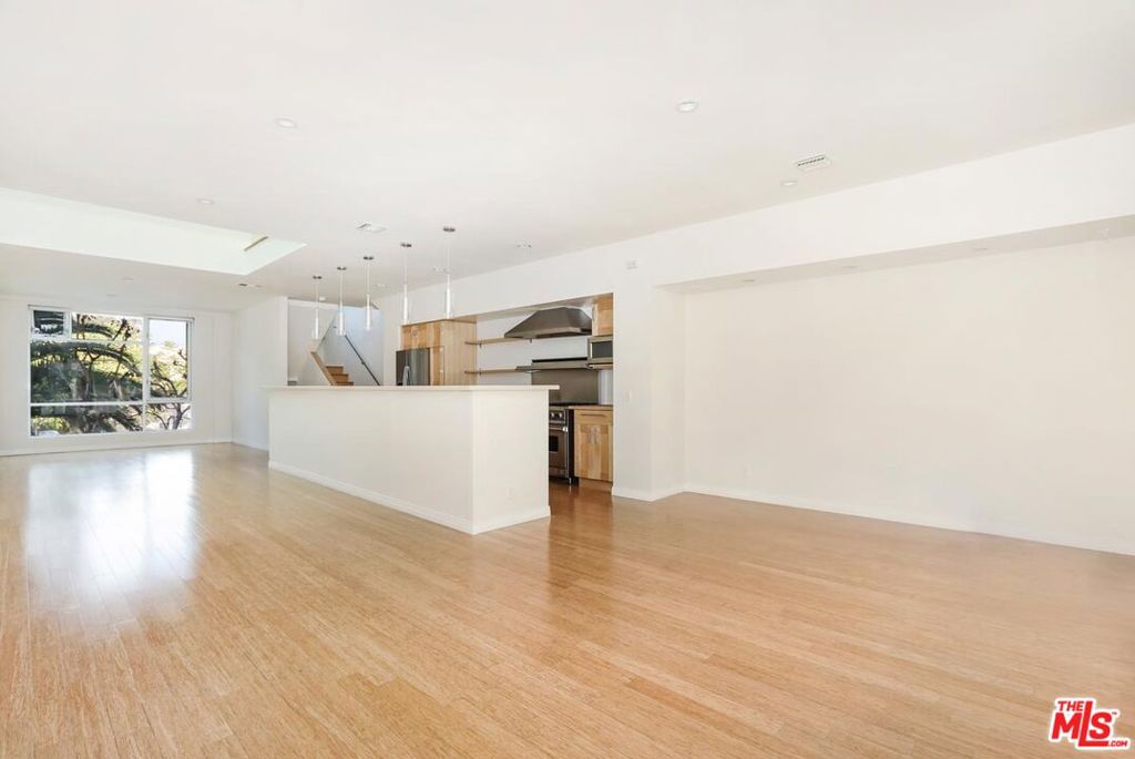 Residential Lease for rent at 2024 Allesandro Street 2, Los Angeles, Los Angeles County CA featuring 3 beds and 3 baths