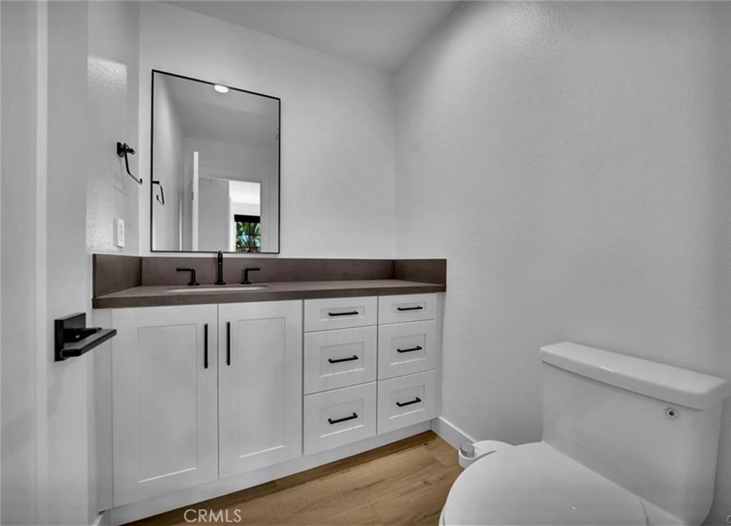 Residential Lease for rent at 19 Sea Cove Lane 1, Newport Beach, Orange County, CA featuring 2 beds and 3 baths