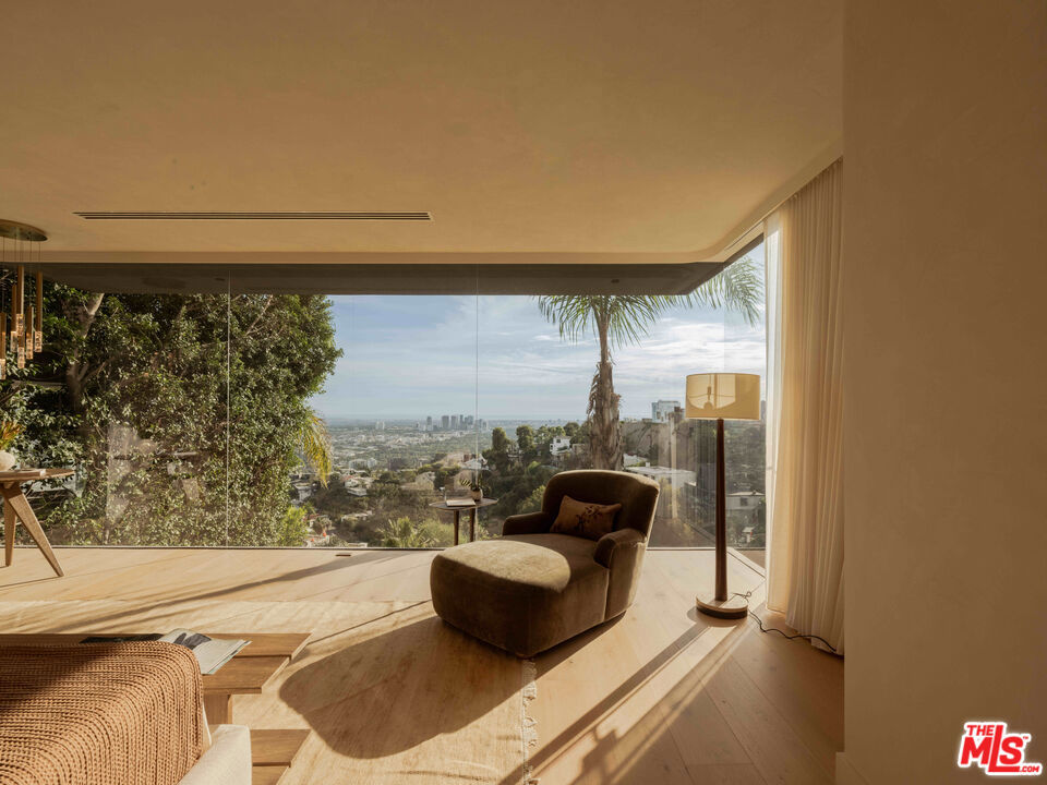 Residential Lease for rent at 1778 Viewmont Drive, Los Angeles, Los Angeles County CA featuring 5 beds and 6 baths