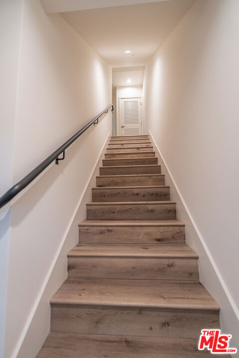 Residential Lease for rent at 4041 Sawtelle Boulevard B, Culver City, Los Angeles County CA featuring 3 beds and 3 baths