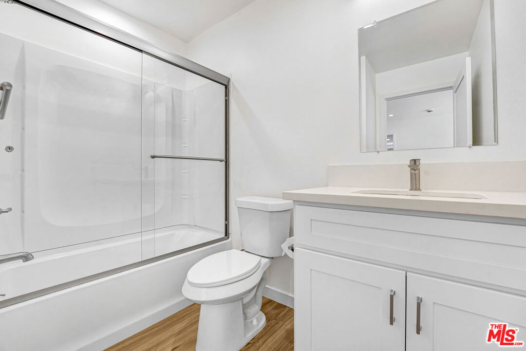 Residential Lease for rent at 2615 Carmona Avenue, Los Angeles, Los Angeles County CA and 1 bath