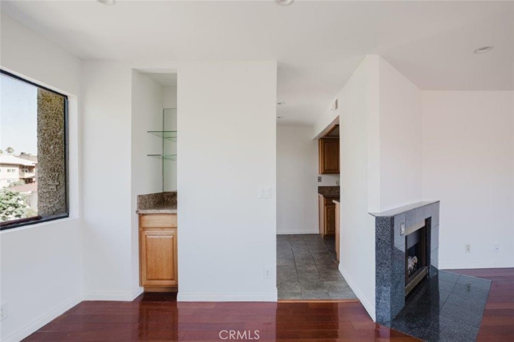 Residential Lease for rent at 1134 Campbell Street 307, Glendale, Los Angeles County CA featuring 2 beds and 2 baths