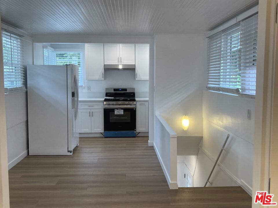 Residential Lease for rent at 305 S Norton Avenue 307 1/2, Los Angeles, Los Angeles County CA featuring 2 beds and 2 baths