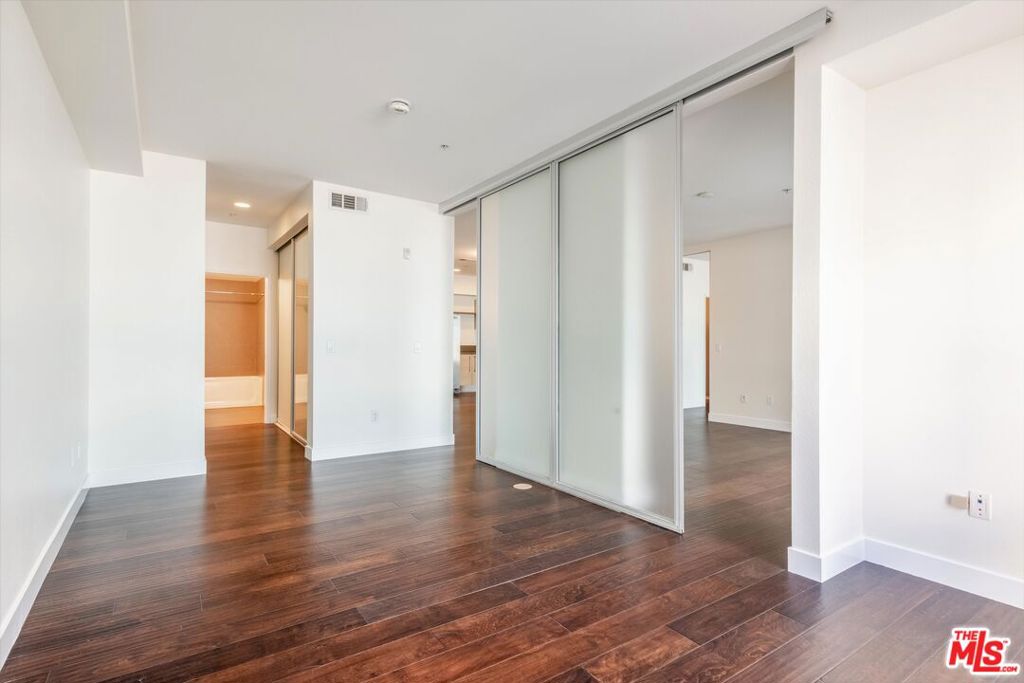 Residential Lease for rent at 1234 Wilshire Boulevard 405, Los Angeles, Los Angeles County CA featuring 2 beds and 2 baths