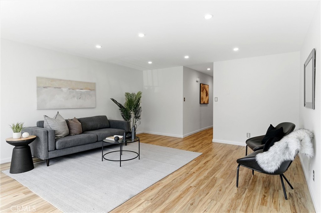Residential Lease for rent at 3609 E 2nd 207, Long Beach, Los Angeles County CA featuring 2 beds and 2 baths