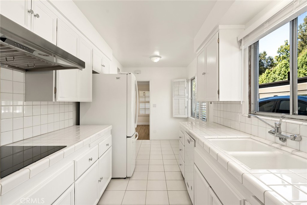 Residential Lease for rent at 681 S Orange Grove Boulevard 3, Pasadena, Los Angeles County CA featuring 2 beds and 3 baths