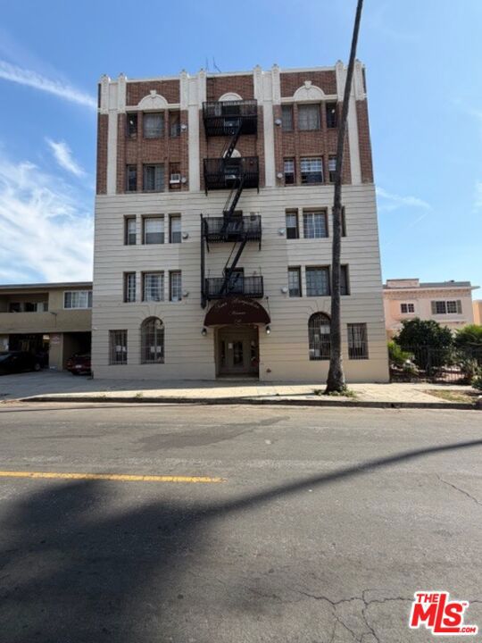 Residential Lease for rent at 738 New Hampshire Avenue 209, Los Angeles, Los Angeles County CA and 1 bath