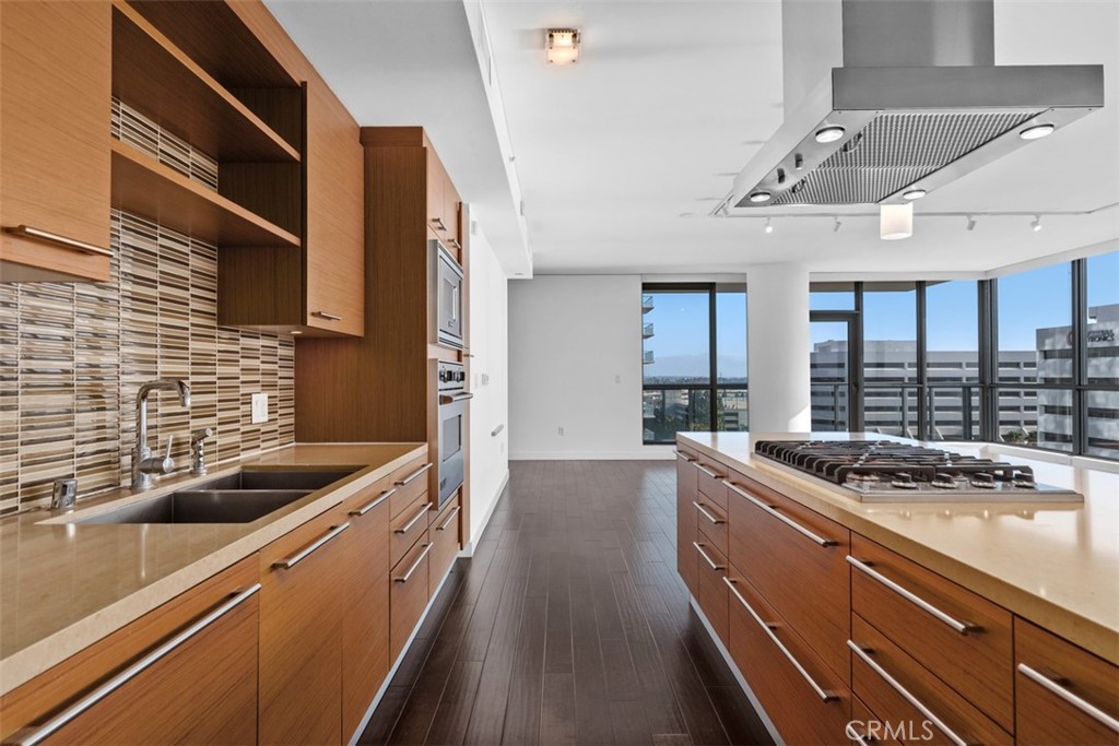 Residential Lease for rent at 9 MacArthur Place N1007, Santa Ana, Orange County, CA featuring 2 beds and 2 baths