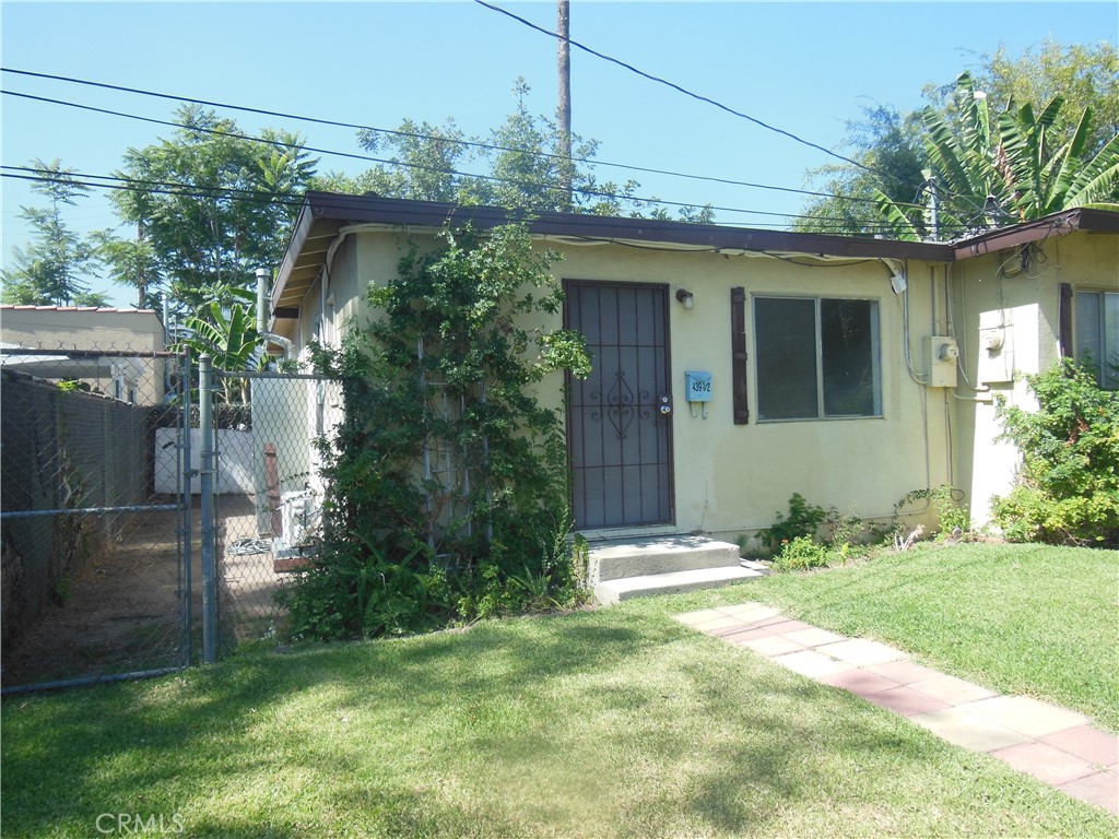 Residential Lease for rent at 439 1/2 W Walnut, Monrovia, Los Angeles County CA featuring 1 bed and 1 bath