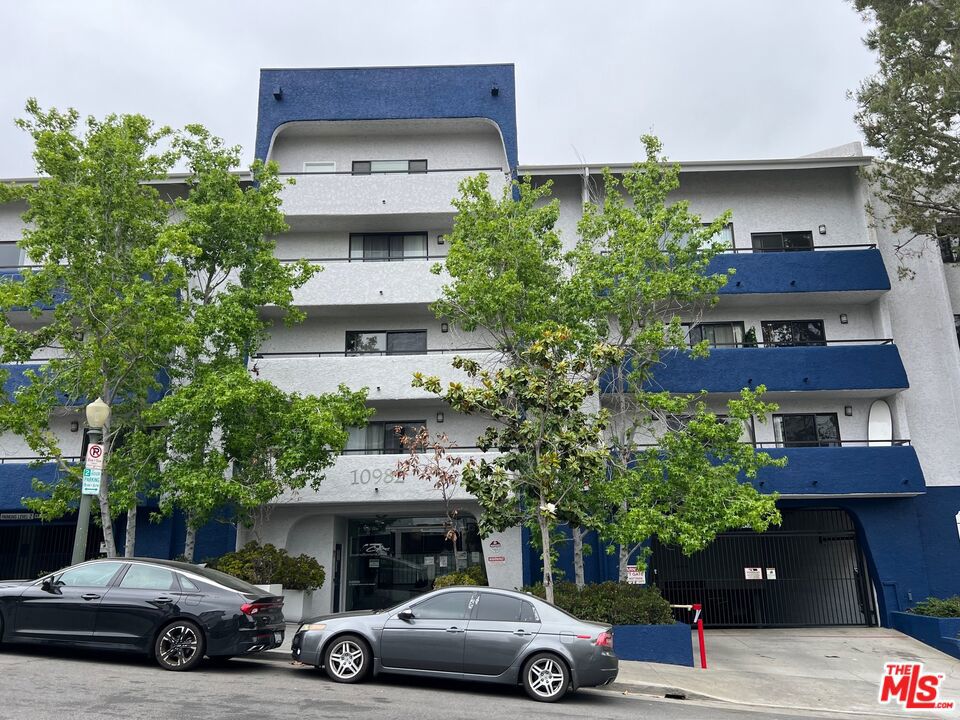 Condominium for sale at 10982 Roebling Avenue 511, Los Angeles, CA featuring 1 bed and 1 bath