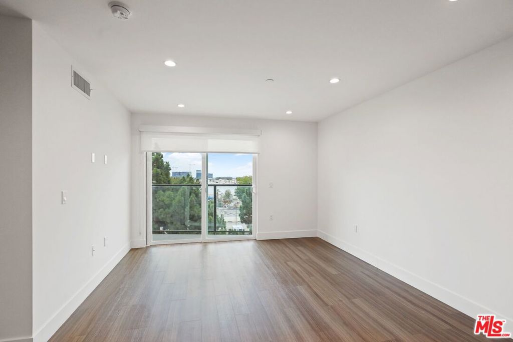 Residential Lease for rent at 1539 Purdue 101, Los Angeles, Los Angeles County CA featuring 1 bed and 1 bath