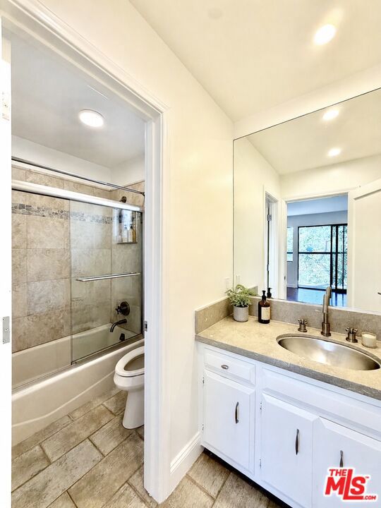 Residential Lease for rent at 2013 Cyprean Drive, Los Angeles, Los Angeles County CA featuring 2 beds and 2 baths