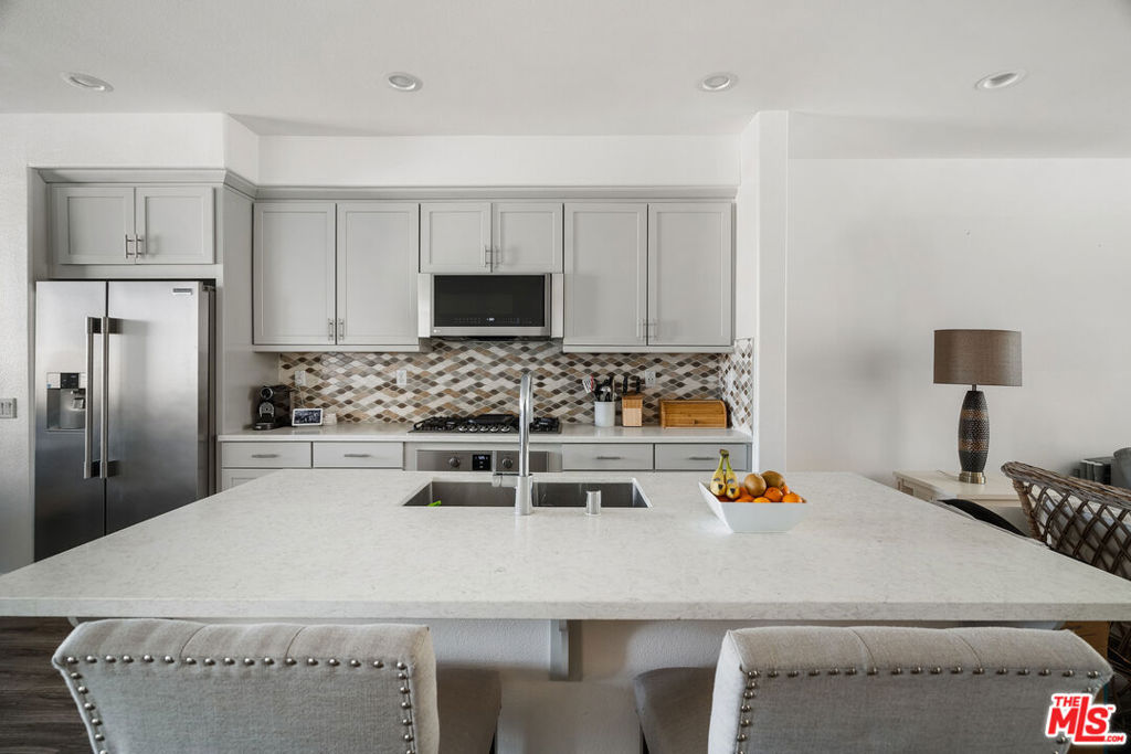 Residential Lease for rent at 592 E Imperial Avenue, El Segundo, Los Angeles County CA featuring 3 beds and 4 baths