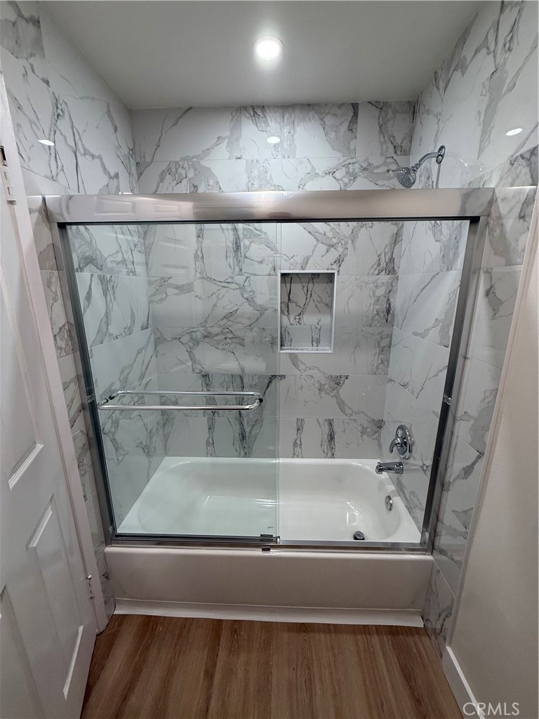 Residential Lease for rent at 1207 N Columbus Avenue 102, Glendale, Los Angeles County CA featuring 2 beds and 2 baths
