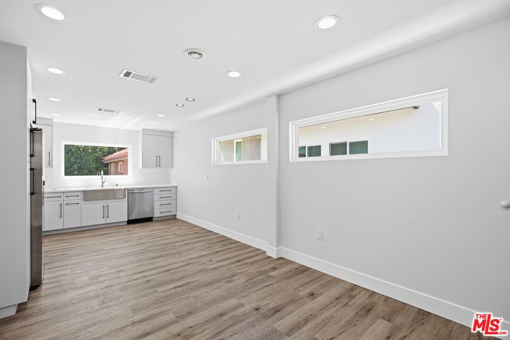 Residential Lease for rent at 11615 Burbank Boulevard, Los Angeles, Los Angeles County CA featuring 1 bed and 1 bath