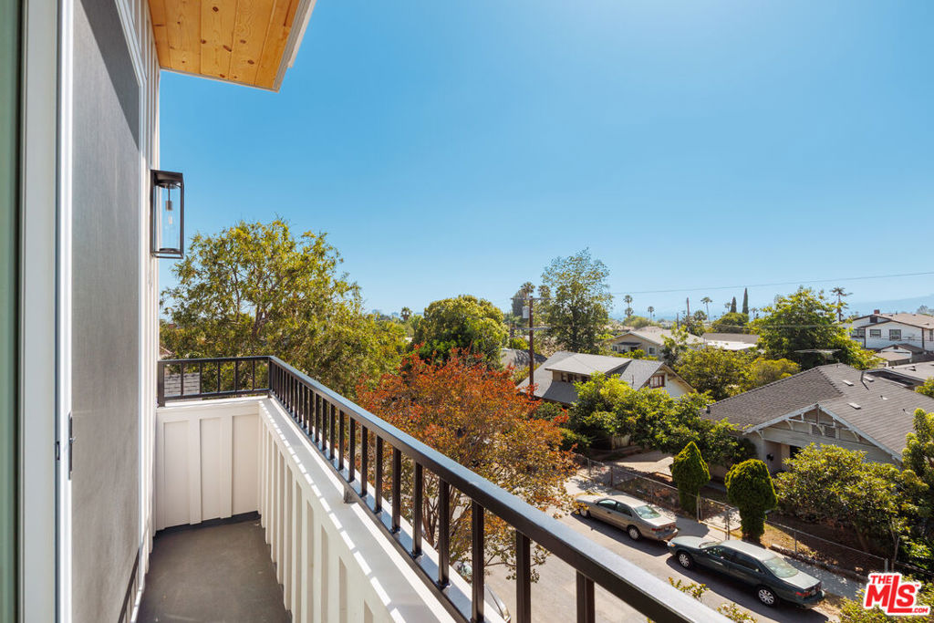 Residential Lease for rent at 1334 Mohawk Street, Los Angeles, Los Angeles County CA featuring 4 beds and 5 baths