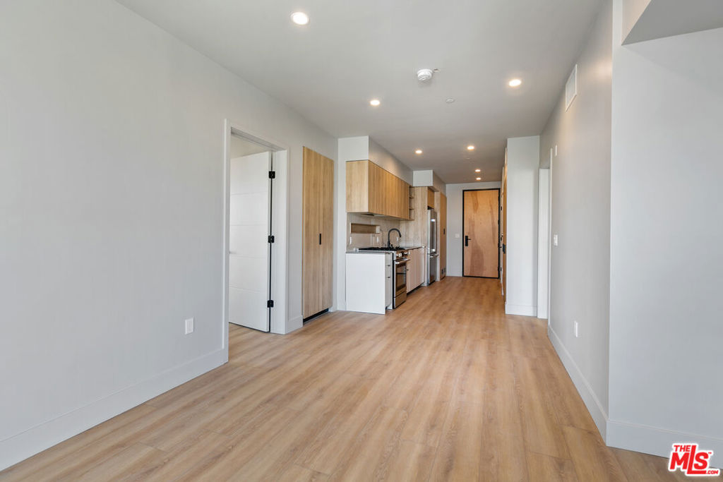 Residential Lease for rent at 12431 Rochester Avenue 411, Los Angeles, Los Angeles County CA featuring 2 beds and 3 baths